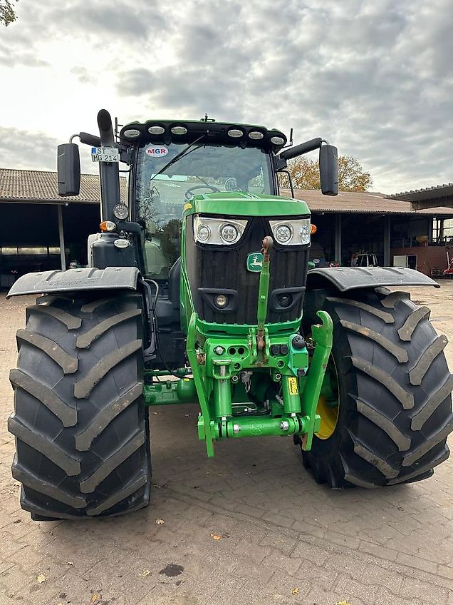 John Deere 6215 R mit GPS RTK