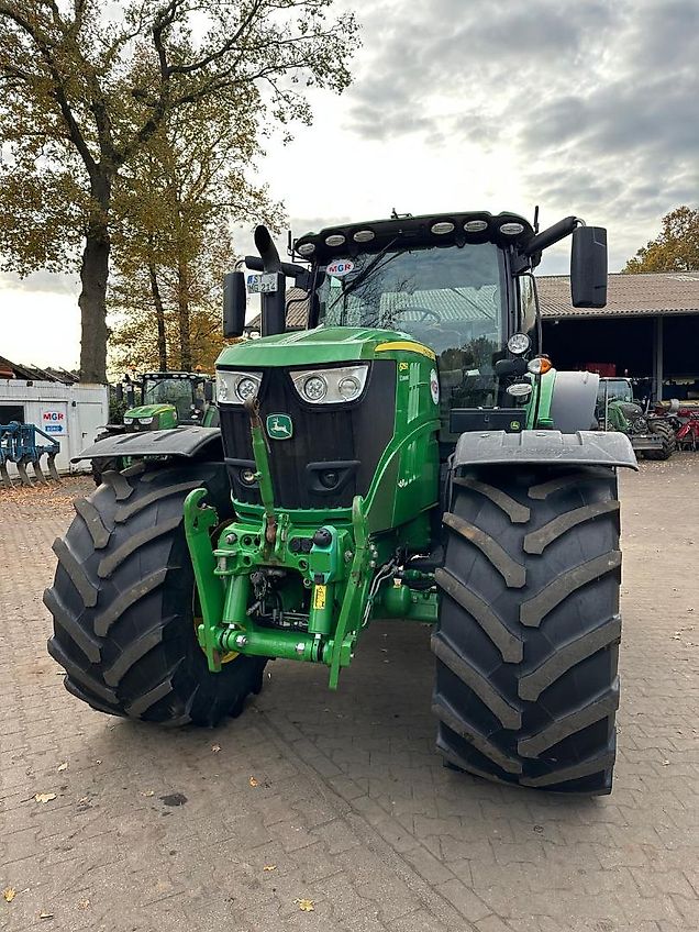John Deere 6215 R mit GPS RTK