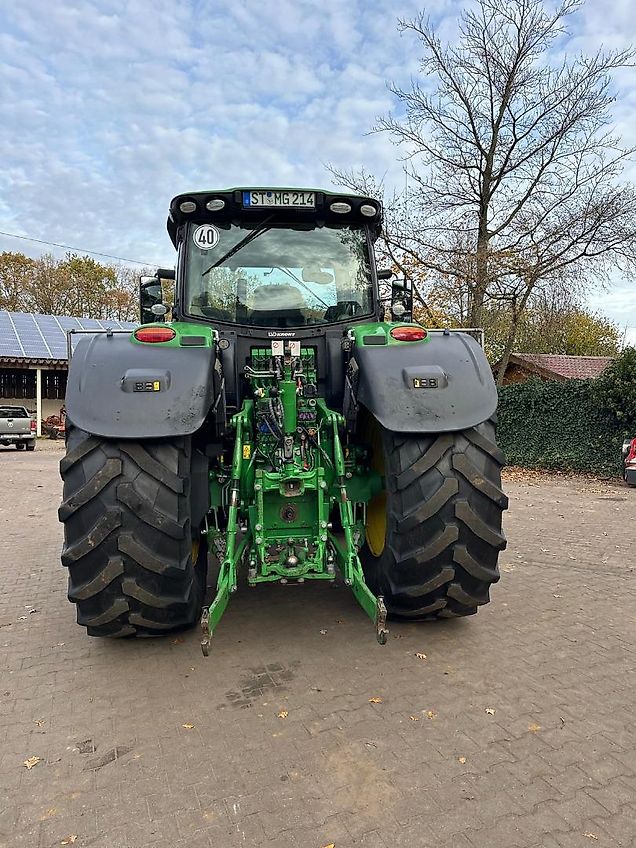 John Deere 6215 R mit GPS RTK