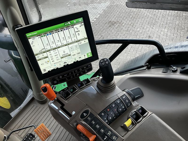 John Deere 6230R