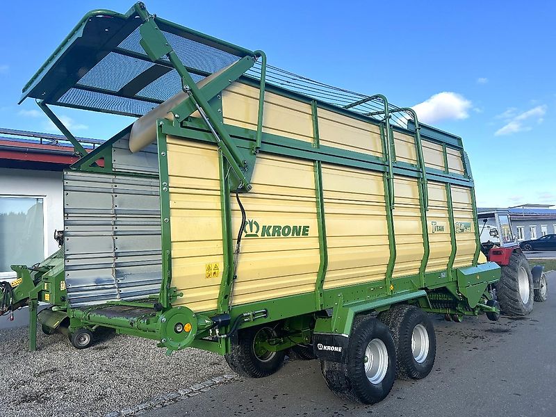 Krone Titan 6/48 GL All In im guten Zustand - mit zusätzlichen Tasträdern hinter der Pick-Up