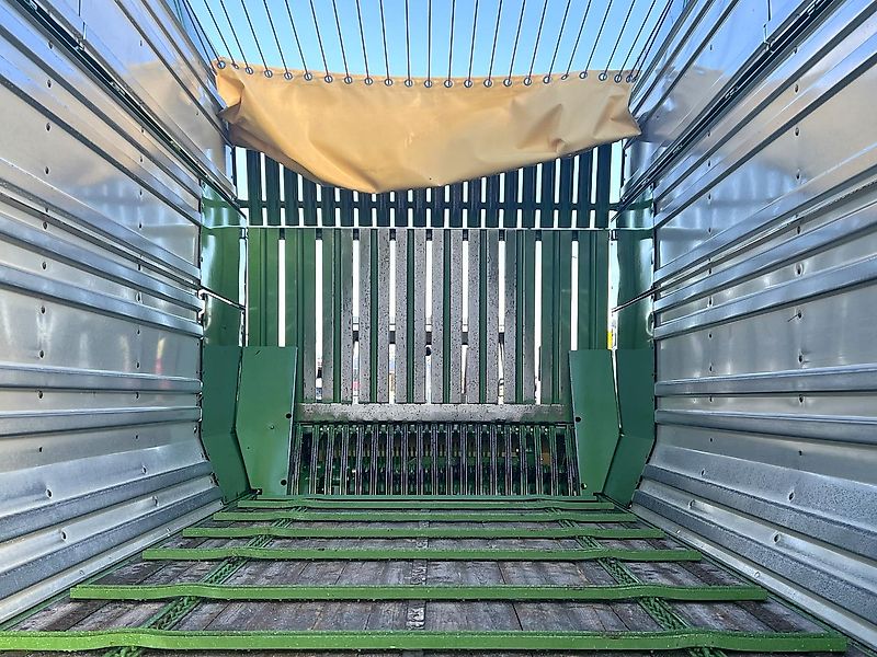 Krone Titan 6/48 GL All In im guten Zustand - mit zusätzlichen Tasträdern hinter der Pick-Up