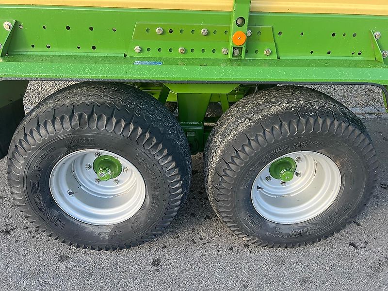 Krone Titan 6/48 GL All In im guten Zustand - mit zusätzlichen Tasträdern hinter der Pick-Up