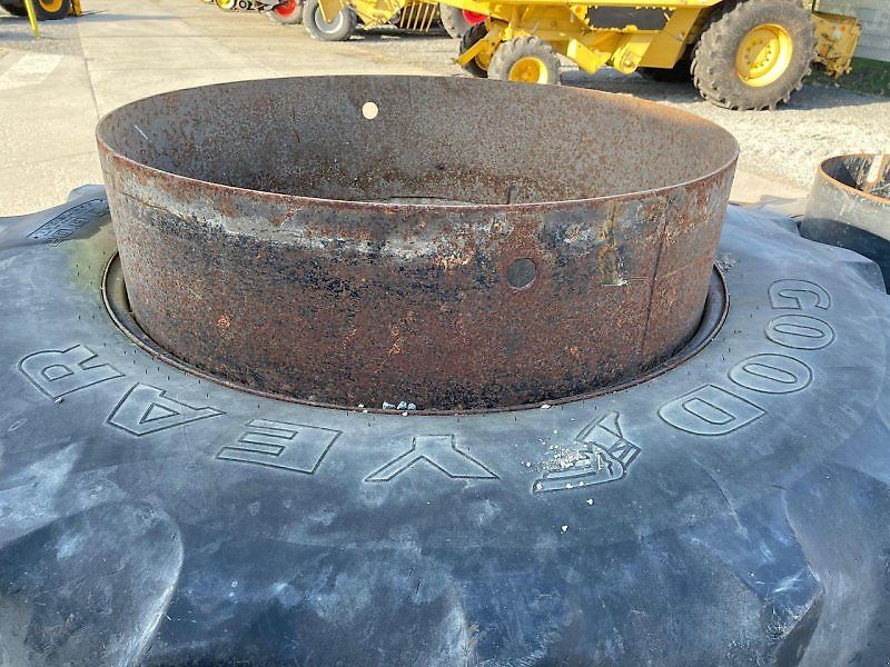 Goodyear 20.8 R42