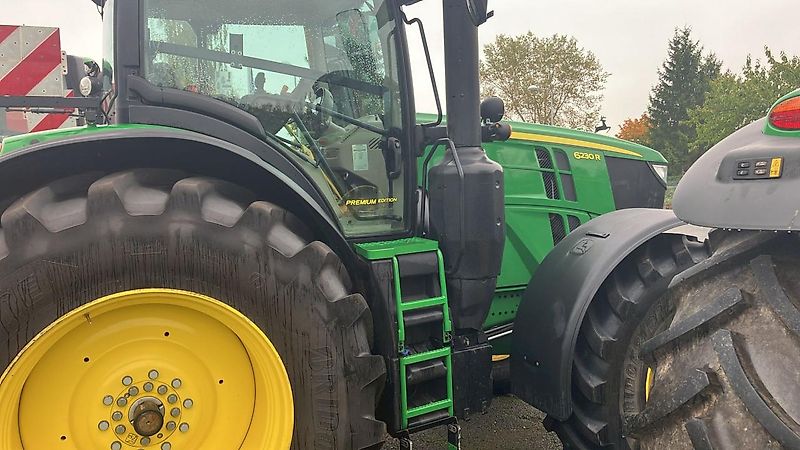 John Deere 6230R