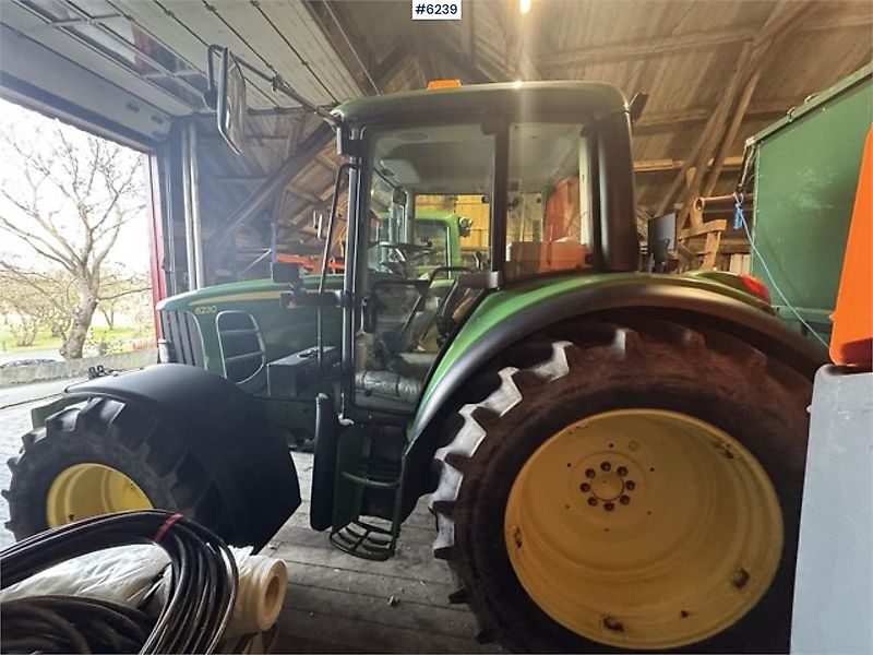 John Deere 6230