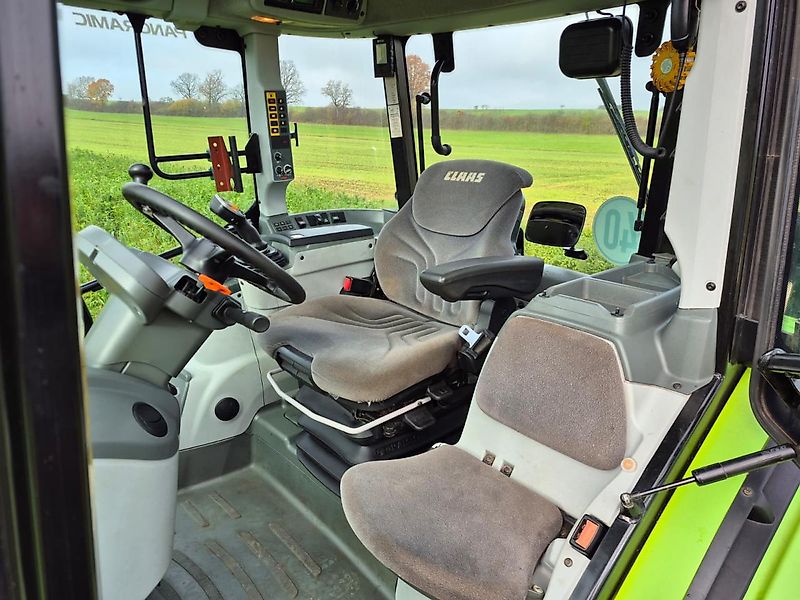 Claas ARION 460 CIS mit Frontlader