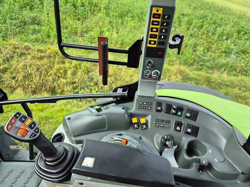 Claas ARION 460 CIS mit Frontlader