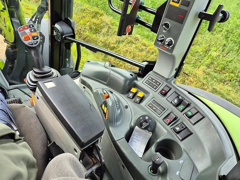 Claas ARION 460 CIS mit Frontlader