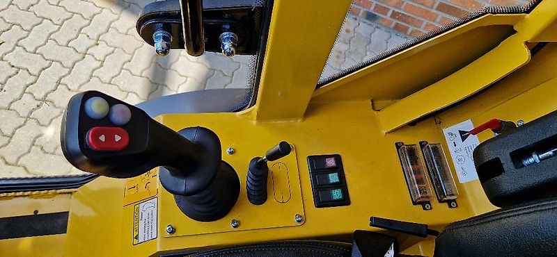 Eurotrac W12S Kabine 2,55 m Arm, 3.Steuerkreis Rückfahrkamera Radio