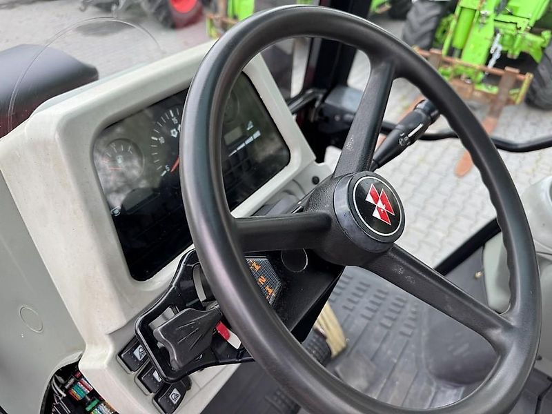 Massey Ferguson 5470 Dyna-4