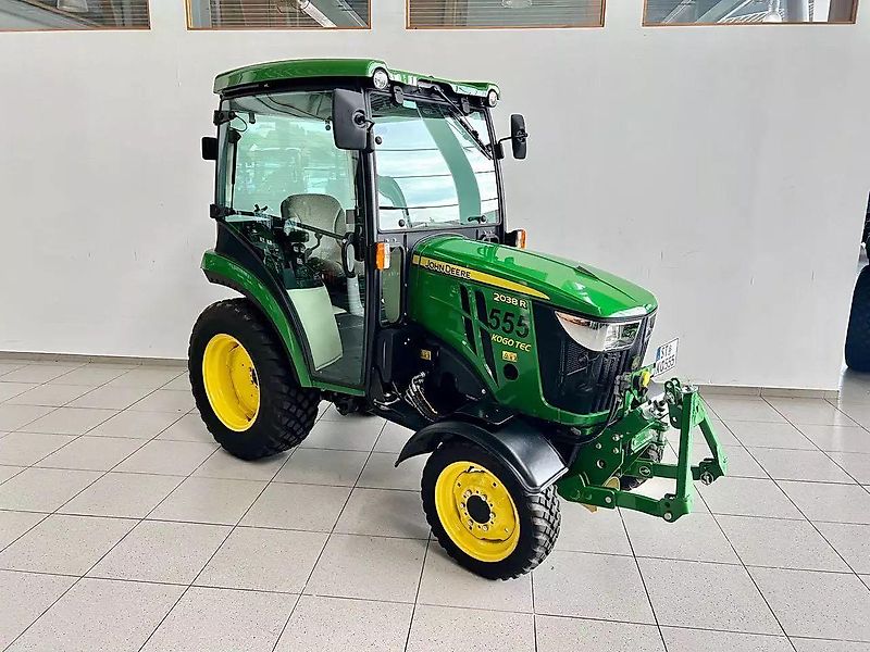 John Deere 2038R