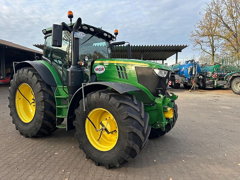 John Deere 6215 R mit GPS RTK