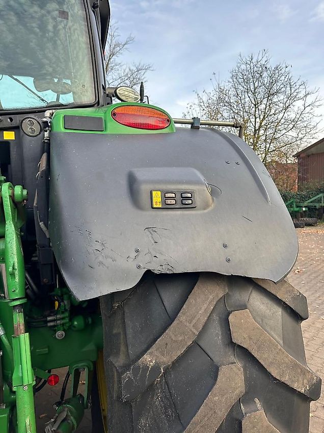 John Deere 6215 R mit GPS RTK