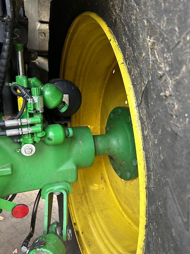 John Deere 6215 R mit GPS RTK