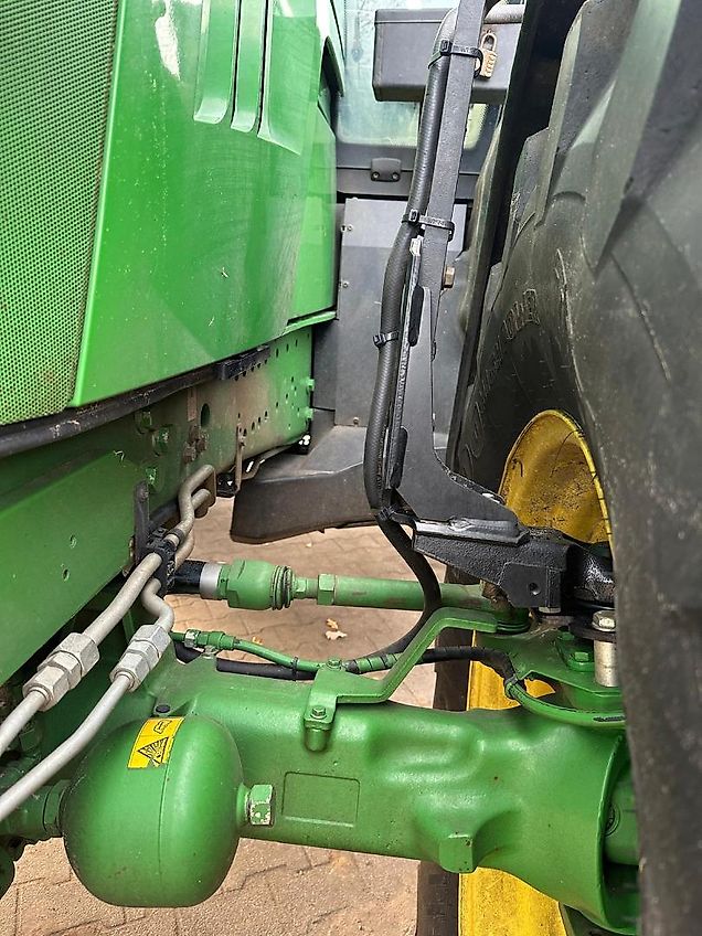 John Deere 6215 R mit GPS RTK