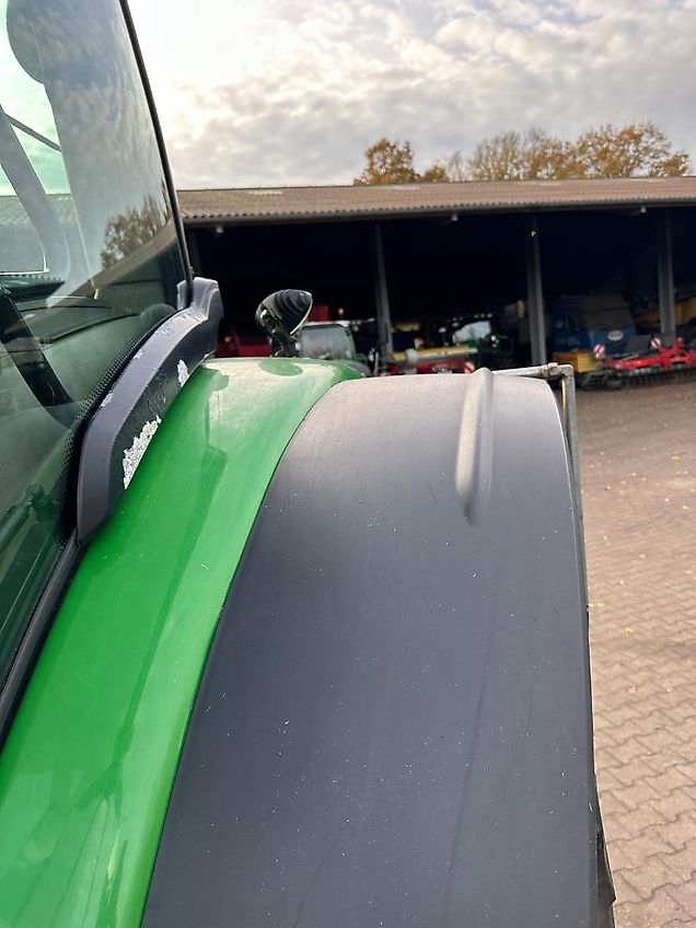 John Deere 6215 R mit GPS RTK