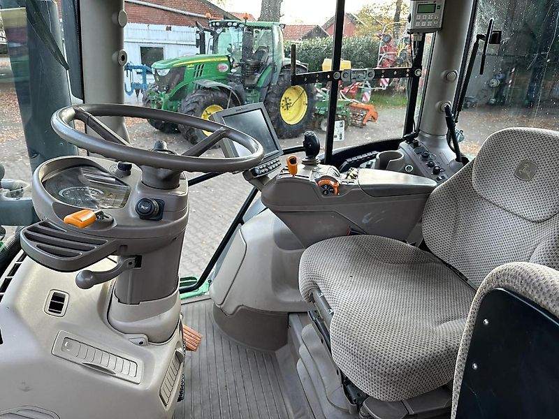 John Deere 6215 R mit GPS RTK