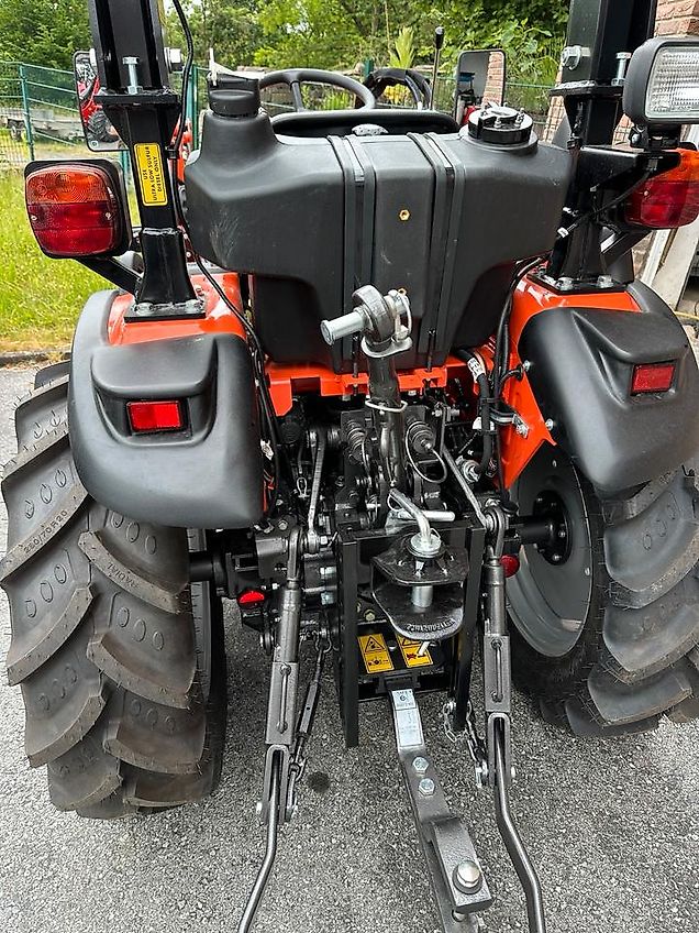 TAFE 6028 H mit Frontlader TFL 28