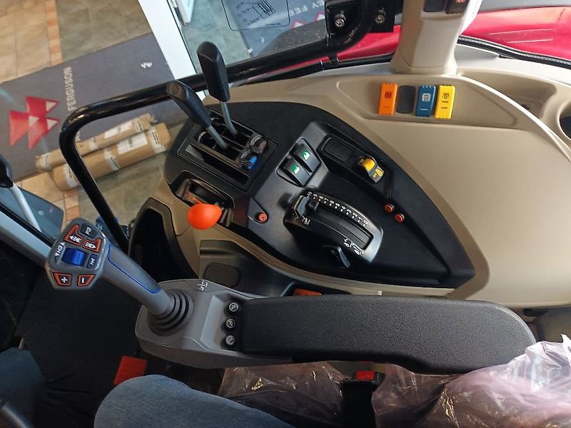 Massey Ferguson 5m.115 Dyna-4