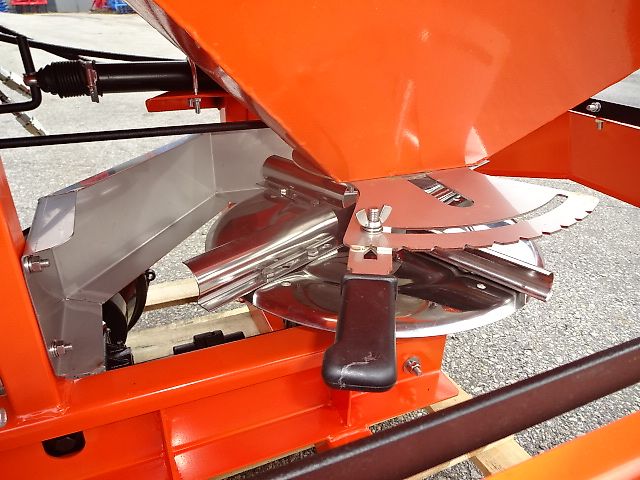 Grass- Rol- Salzstreuer - NEU-  600 oder 1000 Liter  - Doppelscheibenstreuer -  Verzinkt- und Lackiert NEUE- N0 56/ 3- Salzstreuer - 600 und Liter 1000 möglich