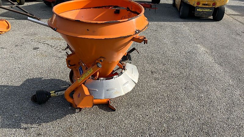 Rauch Winterdienststreuer SA 121