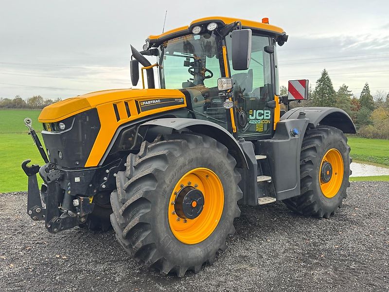 JCB Fastrac 4220 ICON -- Only 690hrs