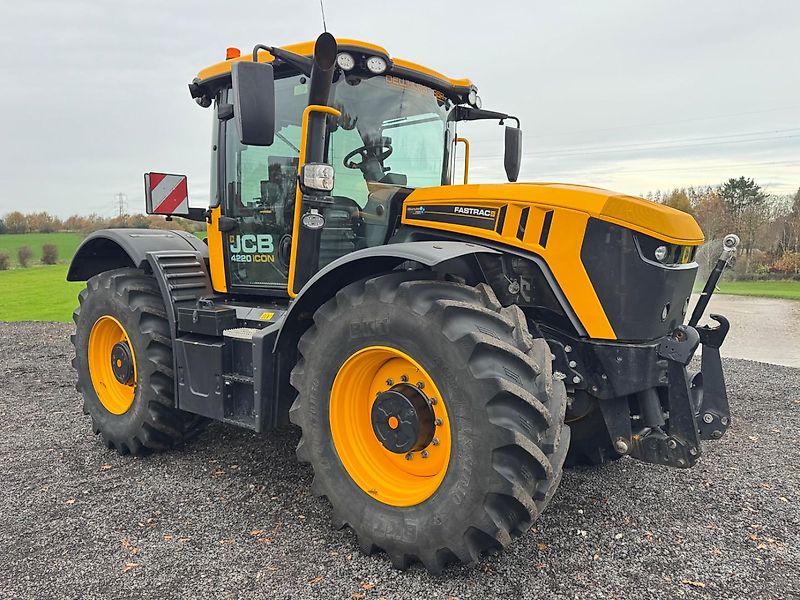 JCB Fastrac 4220 ICON -- Only 690hrs