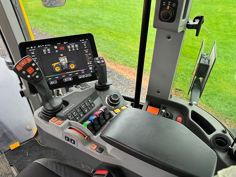 JCB Fastrac 4220 ICON -- Only 690hrs