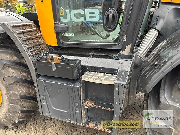 JCB FASTRAC 4220
