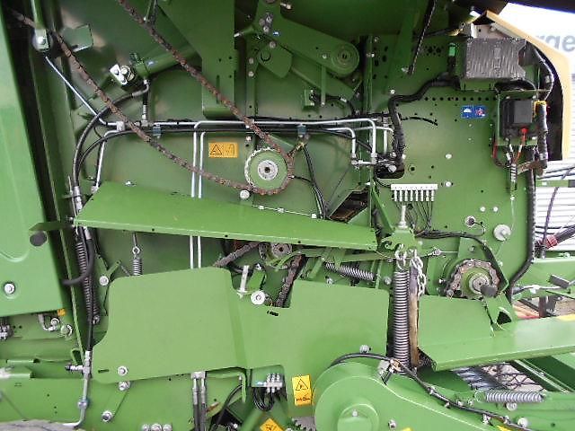 Krone RUNDBALLENPRESSE COMPRIMA V180XC