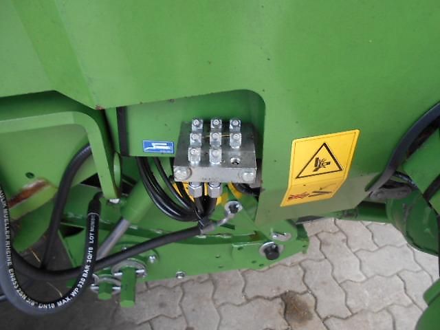 Krone RUNDBALLENPRESSE COMPRIMA V180XC