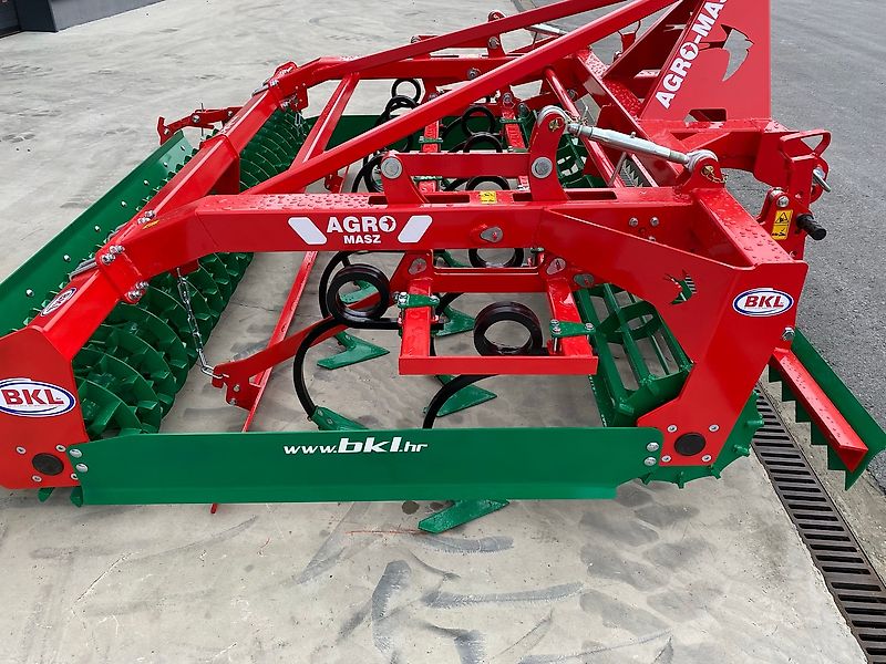 AGRO-MASZ AUC 30 Kompaktor