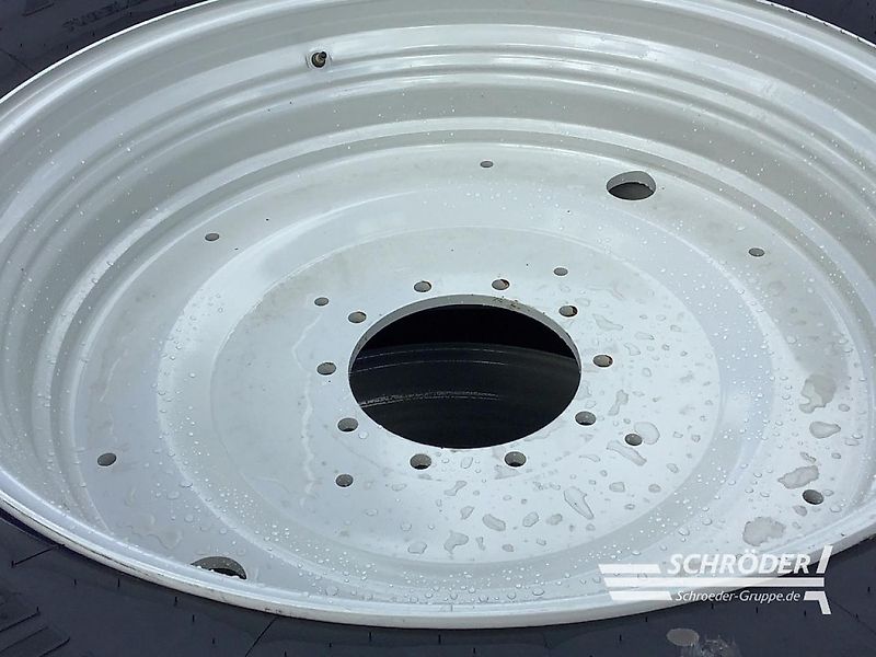 Valtra TRELLEBORG 600/70 R28 + 710/70 R42