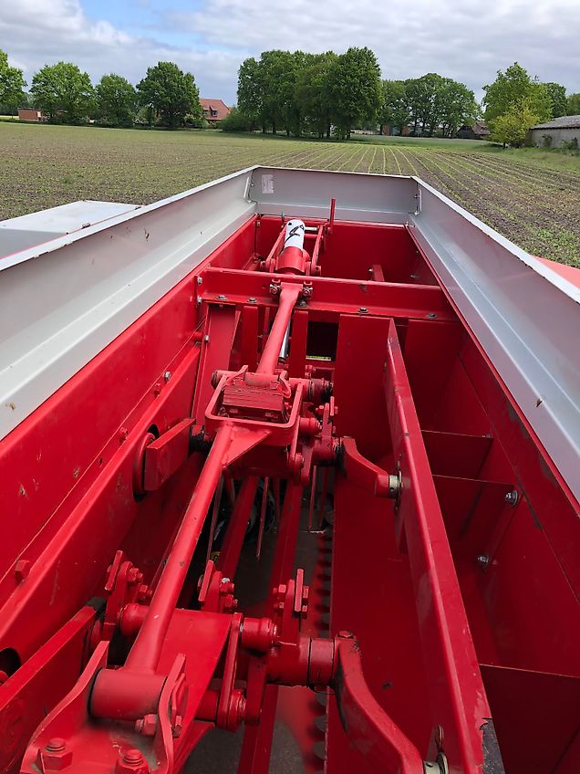 Welger Ap 830 mit Ballenschleuder P 23