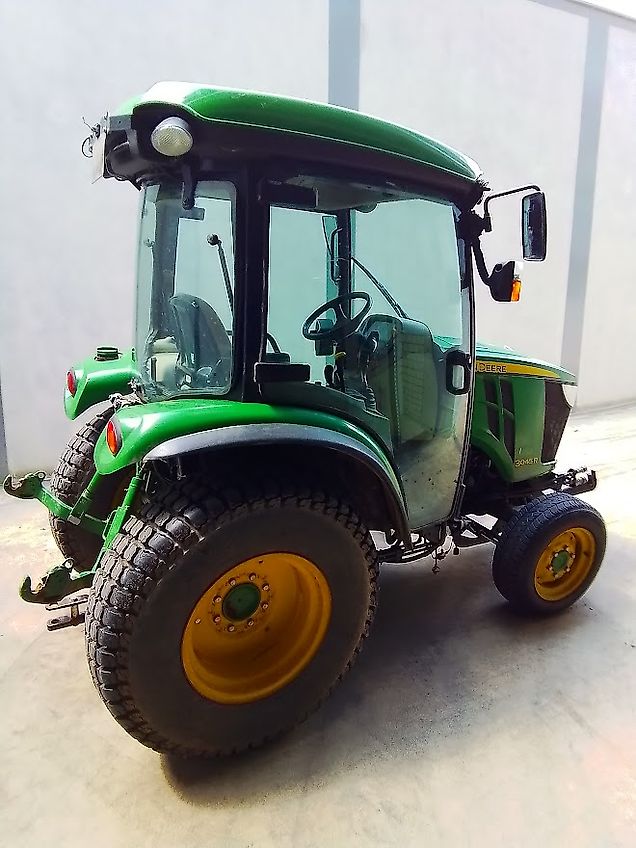 John Deere 3045R Schlepper Traktor Kommunal