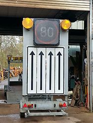 LED Verkehrsleittafel Verkehrssicherungsanhänger Nissen Horizont