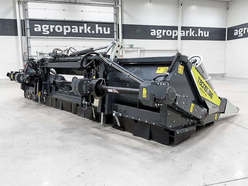 Tecnomais TMRP4 8R-F 8 row (75 cm), foldable corn header, for John Deere W and T combines