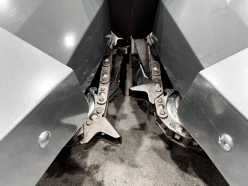 Tecnomais TMRP4 8R-F 8 row (75 cm), foldable corn header, for John Deere W and T combines