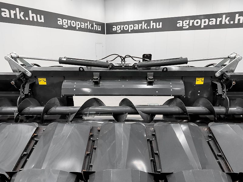 Tecnomais TMRP4 8R-F 8 row (75 cm), foldable corn header, for John Deere W and T combines