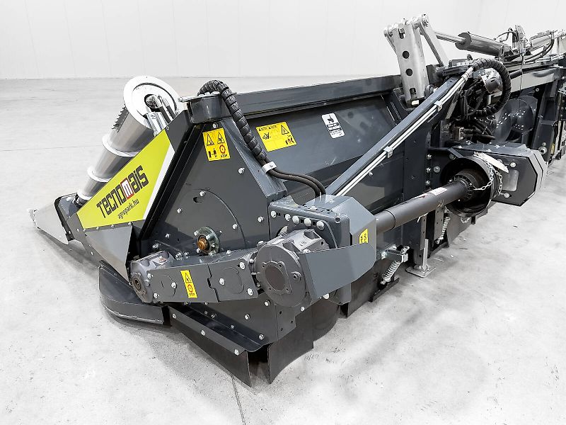 Tecnomais TMRP4 8R-F 8 row (75 cm), foldable corn header, for John Deere W and T combines