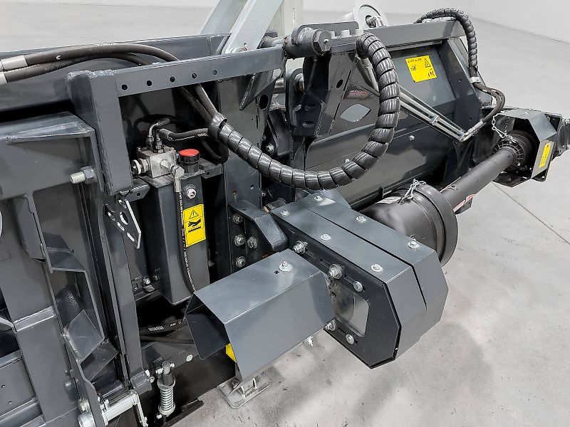 Tecnomais TMRP4 8R-F 8 row (75 cm), foldable corn header, for John Deere W and T combines