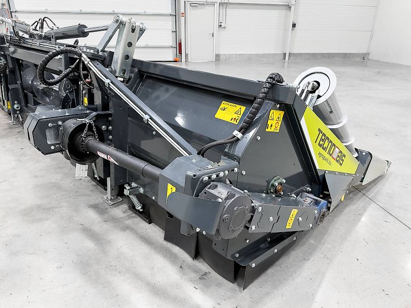 Tecnomais TMRP4 8R-F 8 row (75 cm), foldable corn header, for John Deere W and T combines