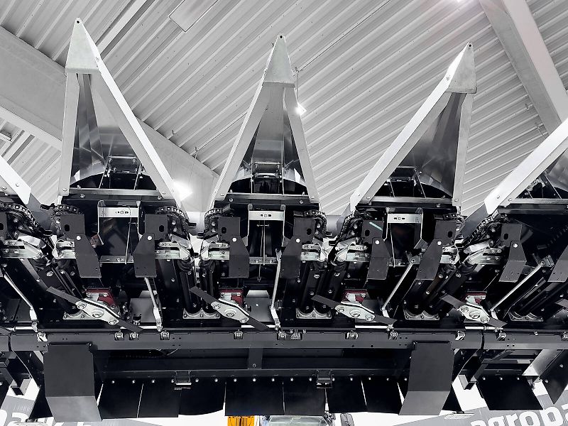 Tecnomais TMRP4 6R-F 6 row (75 cm), foldable corn header, for John Deere combines