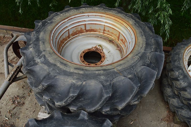 Good Year Ploegwielen 20.8R42 16.9R30