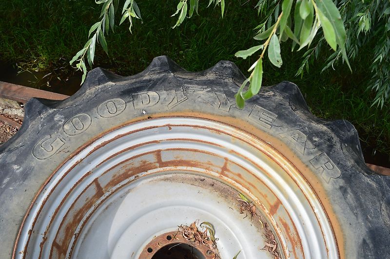 Good Year Ploegwielen 20.8R42 16.9R30