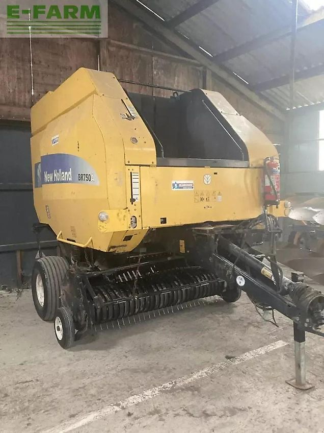 New Holland br 750 a ficelle autowrap