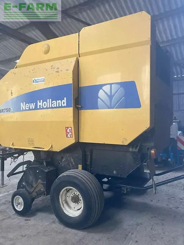 New Holland br 750 a ficelle autowrap