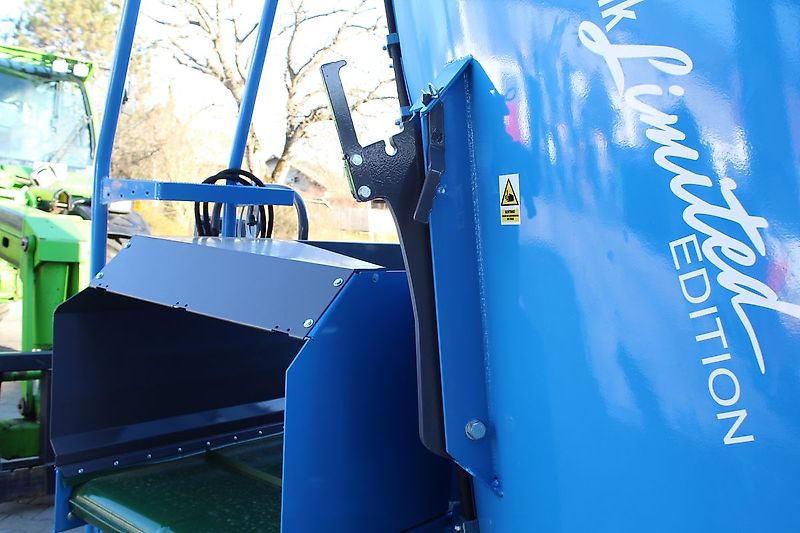 Euromilk Futtermischwagen Rino FX 900 Compact