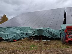 Schäffer Kein Schäffer Hoflader.Die Alternative zur Hallenlagerung von Landmaschinen Maschinenschutzvlies extrem Wetterfest .Die Alternative zur Hallenmiete zum schutz der Landtechnik